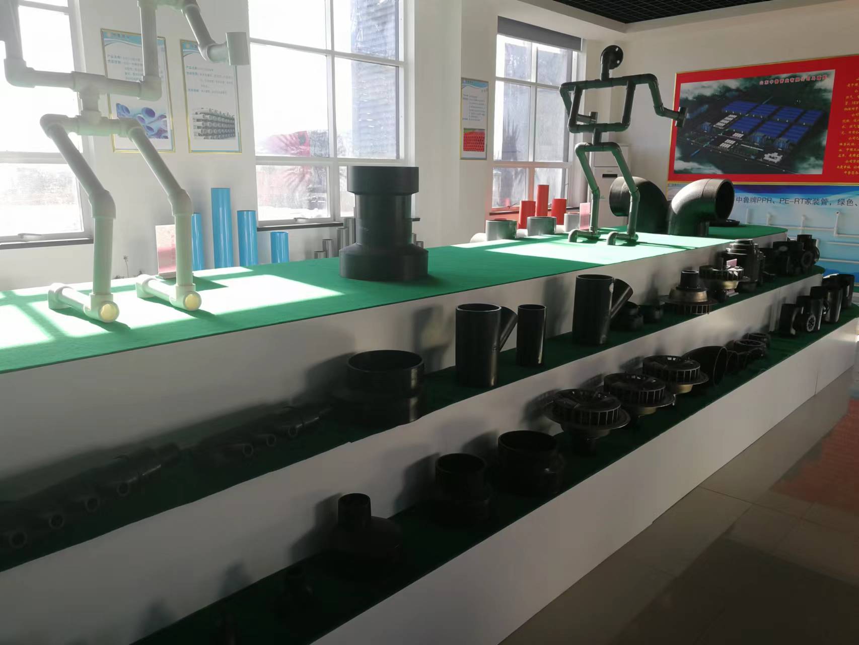 正舉新材研發(fā)部、生產(chǎn)部、銷(xiāo)售部、后勤部時(shí)刻準(zhǔn)備著為您提供服務(wù)(圖2)